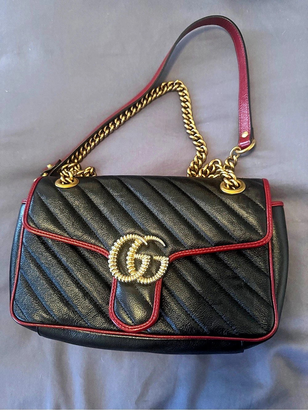 Gucci GG Marmont Small Matelassé Shoulder Bag Black & Red